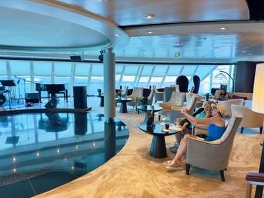 Azamara Cruises The Living Room © Jenna Lyn, Azamara Cruises1.jpg